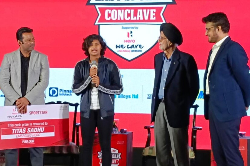 এবার আরও এক স্বপ্নপূরণ হল তিতাসের। এতদিন দূর থেকে দেখলেও সৌরভ গোঙ্গোপাধ্যায়ের সঙ্গে সরাসরি সাক্ষাতের সুযোগ হয়নি। অবশেষে একই মঞ্চে সাক্ষাৎ প্রাক্তন ও বর্তমান দই ভারতীয় ক্রিকেটারের।