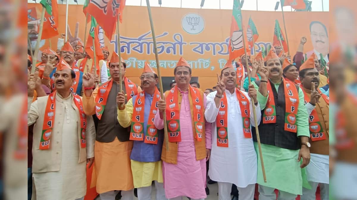 ‘ত্রিপুরায় কুস্তি, দিল্লিতে দোস্তি ছিল’ আক্রমণ ত্রিপুরার মুখ্যমন্ত্রী মানিকের ‘ত্রিপুরায় কুস্তি, দিল্লিতে দোস্তি ছিল’ আক্রমণ ত্রিপুরার মুখ্যমন্ত্রী মানিকের