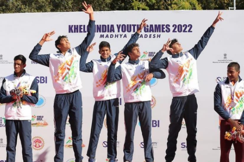 সোশ্যাল মিডিয়ায় ছেলের সাফল্যের বিষয়ে মাধবন লেখেন, “বেদান্তের পারফরম্যান্সে (৫টি সোনা ও ২টি রুপো) ভীষণ কৃতজ্ঞ এবং গর্বিত। খেলো ইন্ডিয়া এবং ক্রীড়ামন্ত্রী অনুরাগ ঠাকুরকে ধন্যবাদ জানাচ্ছি।”