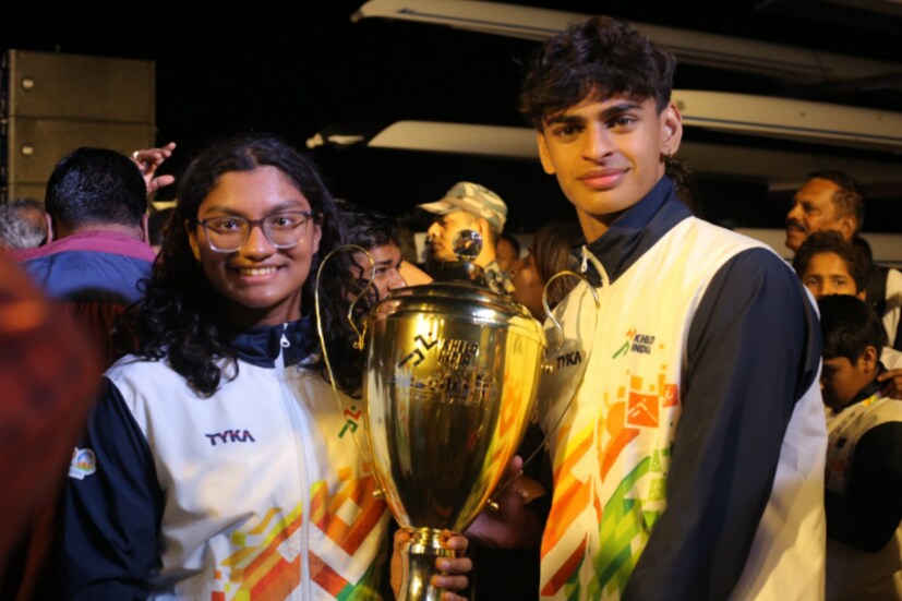 শুধু যে ছেলের কৃতিত্বের কথা সোশ্যাল মিডিয়ায় শেয়ার করেছেন মাধবন তেমনটা নয়। খেলো ইন্ডিয়া গেমসে মহারাষ্ট্রের দলকেও শুভেচ্ছা জানিয়েছেন তারকা অভিনেতা।