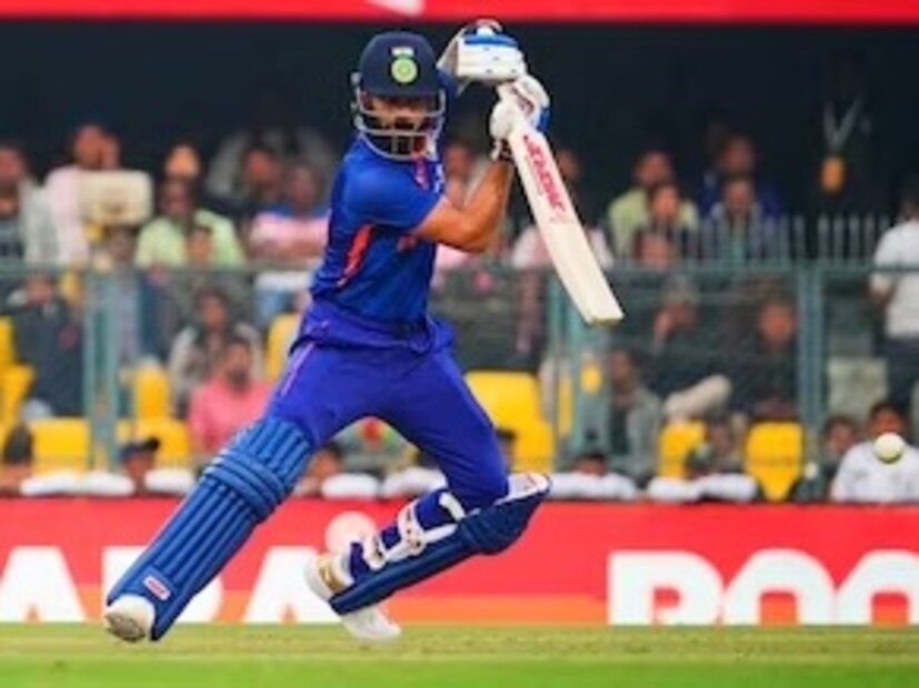  পূজারার পরেই চার নম্বরে ব্যাটিং করতে মাঠে নামবেন বিরাট কোহলি। আসলে শেষ চারে তাঁর জায়গা নিয়ে কথা বলার অপেক্ষা রাখে না। তবে টেস্ট ম্যাচে বহু দিন সেঞ্চুরি হাঁকাতে পারেননি তিনি। ফলে আসন্ন টেস্ট ম্যাচে তাঁর সেঞ্চুরি দেখার অপেক্ষায় রয়েছেন ভক্তরা। 