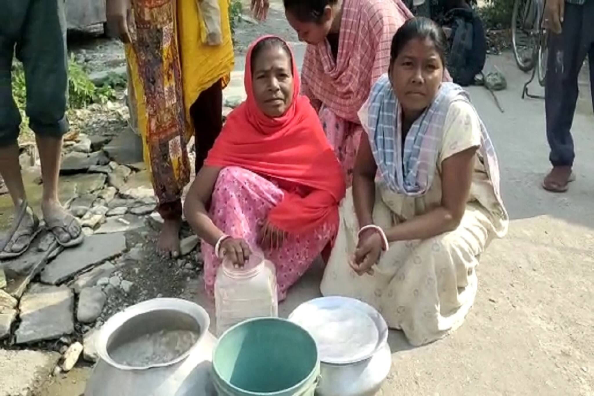 এখনই ধুঁকছে এই চা শ্রমিকরা, গ্রীষ্ম এলে কী হবে!