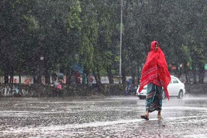 জম্মু-কাশ্মীর লাদাখ মুজাফরাবাদে বৃষ্টি ও তুষারপাতের সম্ভাবনা। মঙ্গলবার পর্যন্ত বিক্ষিপ্ত ভাবে দু এক দিন হিমাচল প্রদেশ ও উত্তরাখন্ডে হালকা বৃষ্টি ও তুষারপাতের সম্ভাবনা। হালকা বৃষ্টি হতে পারে পাঞ্জাব প্রদেশে ও। শুধু বৃষ্টি হবে সোমবার পর্যন্ত উত্তর পূর্ব ভারতের রাজ্যগুলিতে। বিক্ষিপ্তভাবে বজ্রবিদ্যুৎ সহ হালকা বৃষ্টির সম্ভাবনা অরুণাচল প্রদেশ আসাম মেঘালয় এবং নাগাল্যান্ডে। আগামী পাঁচ দিন বজ্রবিদ্যুৎ সহ বৃষ্টির সম্ভাবনা আন্দামান ও নিকোবর দ্বীপপুঞ্জে। (প্রতীকী চিত্র, তথ্য: বিশ্বজিৎ সাহা)