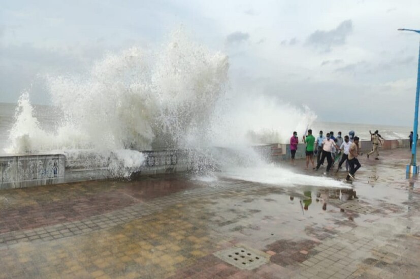 পূর্ব মেদিনীপুর জেলার শিল্পাঞ্চল শহর হলদিয়ায় সর্বোচ্চ তাপমাত্রা ৩১ ডিগ্রি সেলসিয়াস। সর্বনিম্ন তাপমাত্রা ২৪ ডিগ্রি সেলসিয়াস। হলদিয়ার সর্বনিম্ন তাপমাত্রা স্বাভাবিক তাপমাত্রার চেয়ে ২ ডিগ্রি বেশি। বাতাসে আর্দ্রতার পরিমাণ ৭৮ শতাংশ। হলদিয়াতেও বাড়ল সর্বনিম্ন তাপমাত্রা। আগামী ২৪ ঘণ্টায় বাড়বে হলদিয়ার তাপমাত্রা।
