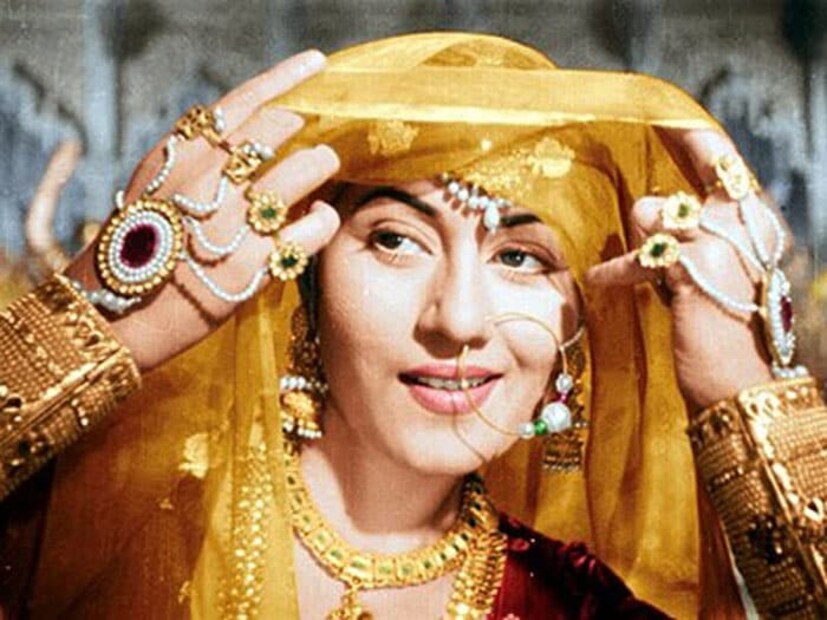 তবে তাতেও শেষরক্ষা হয়নি। হৃদরোগে আক্রান্ত হয়ে মাত্র ৩৬ বছর বয়সে পৃথিবীর মায়া ত্যাগ করে পৃথিবী ছেড়ে অজানার দেশে যাত্রা করেন মধুবালা। শুধু মিথ হয়ে রয়ে যায় তাঁর স্ফটিকের মতো সৌন্দর্য ও আশ্চর্য অভিনয় গুণ যা আজও বার বার তাঁকে মনে করায়।