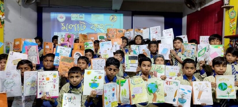 মলাট প্রতিযোগিতা শেষে বইয়ের এই সুদৃশ্য কভারগুলি নিয়ে প্রদর্শনীর আয়োজন করে স্কুল কর্তৃপক্ষ।