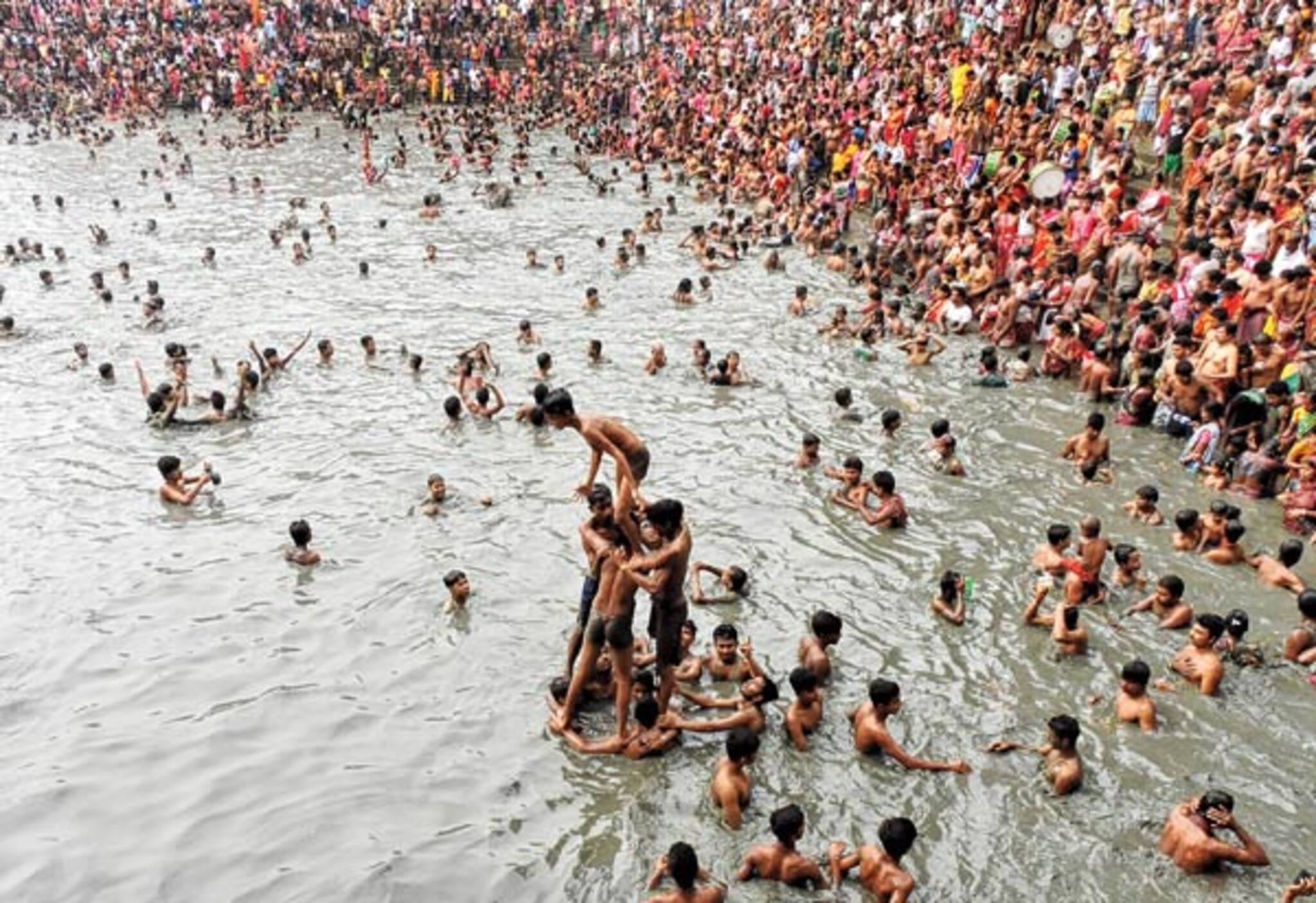 হরিচাঁদ ঠাকুরের ২১২ তম জন্মতিথি, ঠাকুরনগরের বরুনি মেলায় বিপুল ভক্ত সমাগম