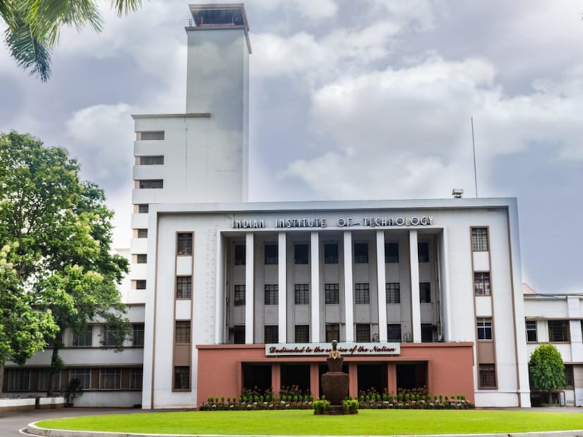 আইআইটি খড়গপুরের কম্পিউটার সায়েন্স অ্যান্ড ইনফরমেশন কোর্স ৯৪ তম স্থান পেয়েছে। পাশাপাশি এটি কৃষি ও বনপালনবিদ্যার সঙ্গে স্ট্রাকচারাল ইঞ্জিনিয়ারিংয়ে দেশের শীর্ষ প্রতিষ্ঠা হিসাবে স্বীকৃতি পেয়েছে। প্রকৌশল ও প্রযুক্তিতে এটি বিশ্বের মধ্যে ৮২ এবং ভারতের মধ্যে দ্বিতীয় স্থানে উঠে এসেছে।