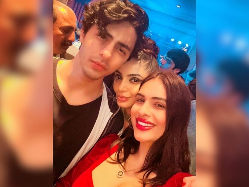 কিন্তু কটাক্ষকারীরা যে আরিয়ানের বিরুদ্ধে মাদক মামলার ঘটনা ভোলেননি, তার প্রমাণ পাওয়া গেল ছবির মন্তব্য বাক্সে। তাঁকে মাদকাসক্তর তকমা দেওয়া হল সেখানেই।
