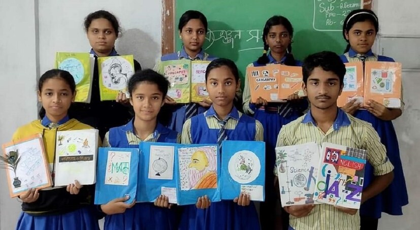 এর আগে কেউ কোনদিন মলাট প্রতিযোগিতার কথা শুনেছেন কিনা তা নিয়ে সংশয় আছে। তবে এই অভিনব প্রতিযোগিতা ঘিরে বেশ উৎসাহ দেখা গেল ছাত্রছাত্রীদের মধ্যে। দল বেঁধে তারা যোগ দিল এই প্রতিযোগিতায়। যে যার নিজের মত করে বইয়ের উপর সুদৃশ্য মলাট করে নিয়ে এসে তা জমা দিল স্কুলে।