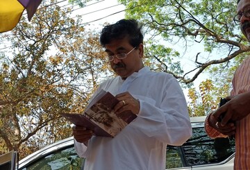 সকালে