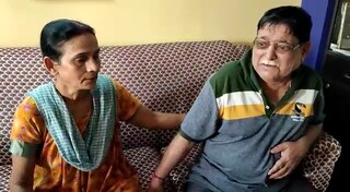 বাড়িতে চিন্তিত পরিবার।