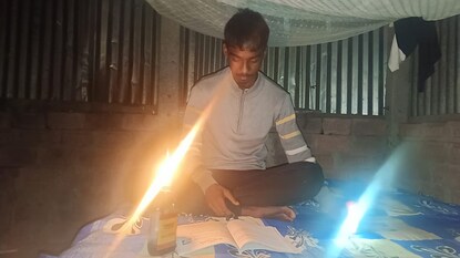 বিদ্যুৎ না থাকায় অসুবিধায় পরীক্ষার্থীরা