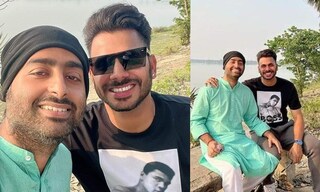 দুই বন্ধু অরিজিৎ সিং ও মনোজ তিওয়ারি