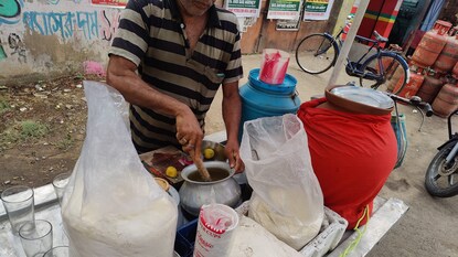 ব্যাস্ততার মাঝেও শরীর ভালো রাখতে খেতে পারেন ছাতুর সরবৎ ব্যাস্ততার মাঝেও শরীর ভালো রাখতে খেতে পারেন ছাতুর সরবৎ