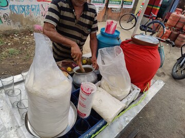 ব্যাস্ততার মাঝেও শরীর ভালো রাখতে খেতে পারেন ছাতুর সরবৎ 