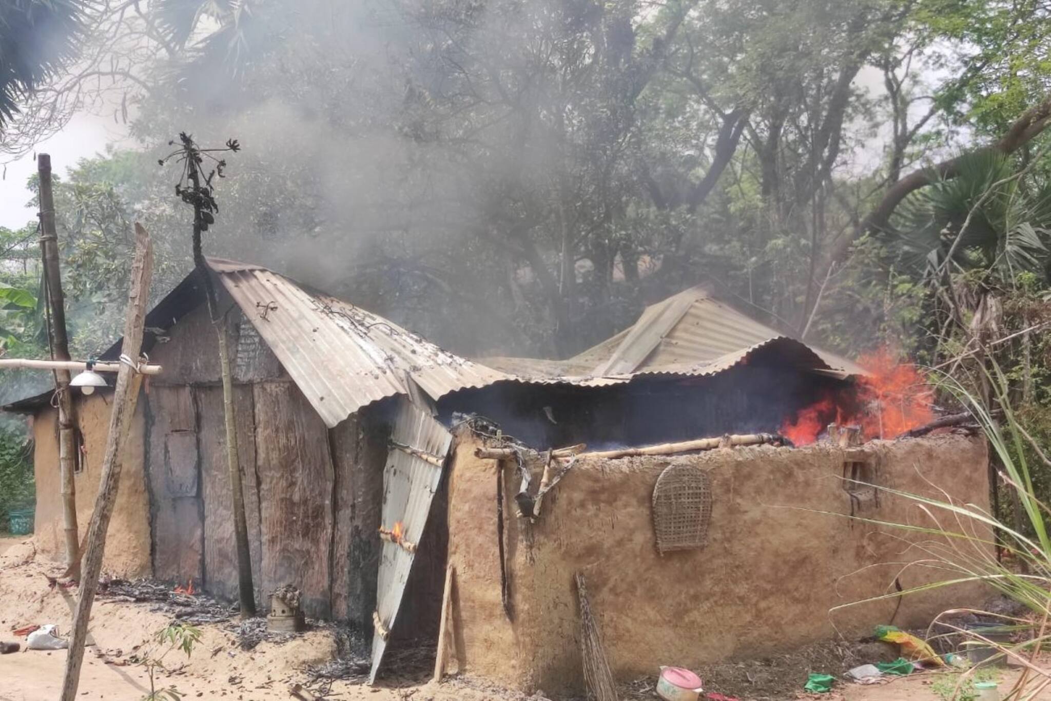 একটি 'ভুলে' পুড়ে ছাই গোটা বাড়ি! আপনিও করেন না তো এই ভুল?