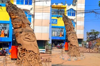 গাছের গায়ে কারুকার্য