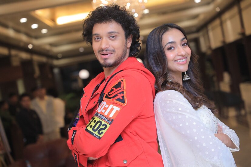 অনেক স্বপ্ন নিয়ে সিলভার স্ক্রিনে পা রাখছেন মিঠুন চক্রবর্তীর কনিষ্ঠ পুত্র নমশি চক্রবর্তী। এবার বাবার জুতোয় তিনি কতটা পা গলাতে পারেন এখন সেটাই দেখার।