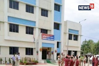নাকা চেকিং এ তল্লাশি চালিয়ে ৪০ প্যাকেট গাঁজা উদ্ধার!