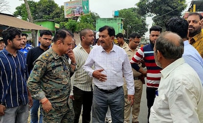 থমথমে চোপড়া