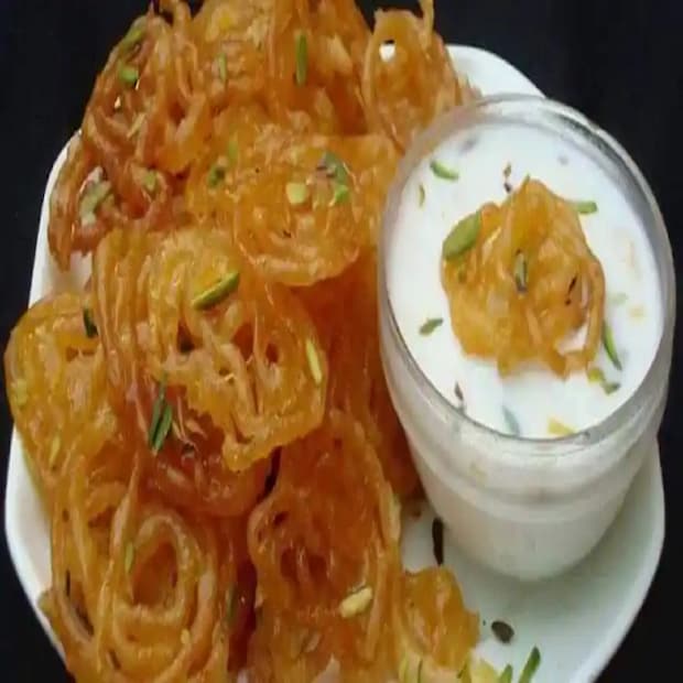 প্রবীণরা মনে করেন, সমস্ত রকমের ব্যথার চিকিৎসায় দুধ আর জিলিপি মহৌষধ। বিশ্বের সেরা নিরাময় সমাধান। প্রবীণদের সঙ্গে একমত বিশেষজ্ঞরাও। তাঁরা বলছেন, দুধ জিলিপির এই কম্বো স্ট্রেস হরমোনের উপর ম্যাজিকের মতো কাজ করে।