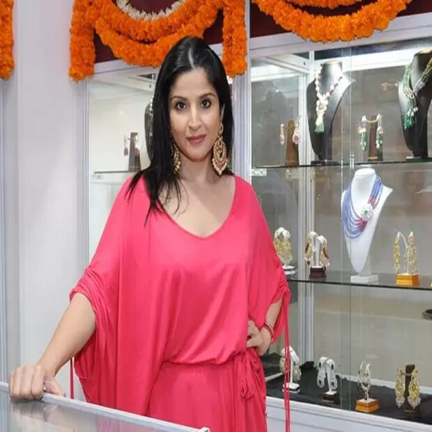 নায়িকারা তাঁর ডিজাইন করা গয়না পরেন। তালিকায় রয়েছেন তাঁরই ভাইপো অর্জুন কাপুরের প্রেমিকা মালাইকা অরোরা, নেহা ধুপিয়া, দিয়া মির্জারা। 