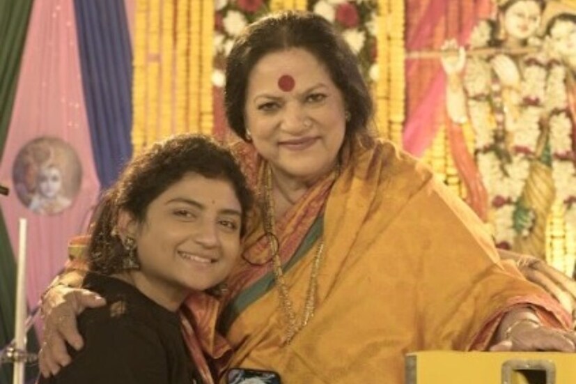 বসন্তে জমিয়ে আড্ডা দিতে, গানে-গল্পে সবার মন জয় করতে অদিতির ভাবনায় বসন্ত বৈঠক।  সঙ্গীতমকে ঘিরে তাঁর অনেক স্বপ্ন আছে। আছে অনেক ভাবনা। ভবিষ্যতে যা ক্রমশ প্রকাশ্য। আপাতত বসন্তের রং গায়ে মেখে, গানে গল্পে আড্ডায় জমিয়ে দিতে এই বৈঠকে থাকছেন শিল্পী হৈমন্তী শুক্লা। দেখে নেওয়া যাক আর কারা থাকছেন। 
