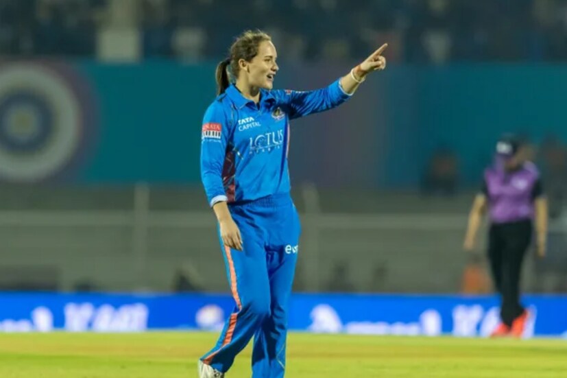 ১০ ম্যাচে ১৫টি উইকেট নিয়ে চতুর্থ স্থানে রয়েছেন মুম্বই ইন্ডিয়ান্সের অ্যামেলিয়া কের। ইকোনমি রেট ৬.৫১, অ্যাভারেজ ১৪.০৬।