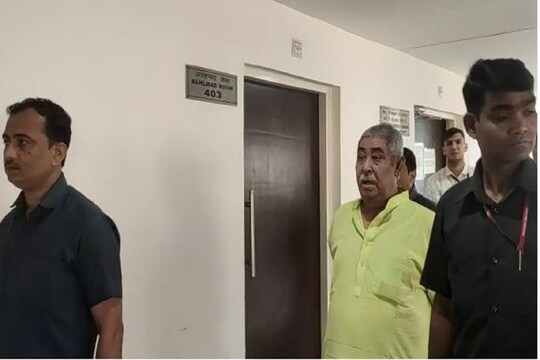 তিহাড় জেলে নিয়ে যাওয়া হচ্ছে অনুব্রত মণ্ডলকে৷