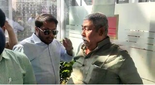 কলকাতা বিমানবন্দরে অনুব্রত মণ্ডল। 