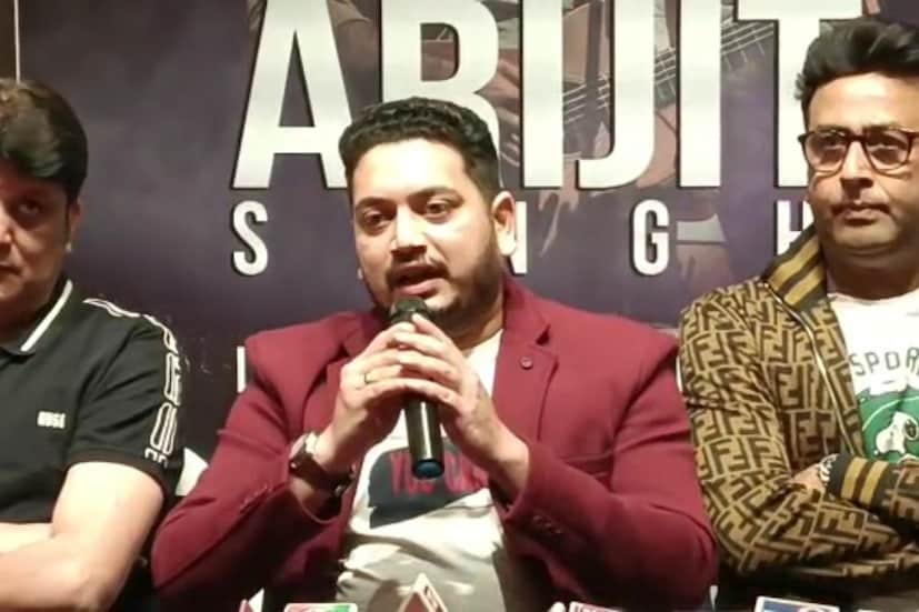 তবে স্টেডিয়ামে কোনও গর্ত খোঁড়া হবে না। অত্যাধুনিক প্রযুক্তিতে স্টেজ বানানো হবে বলে জানান শঙ্কর। তবে স্টেডিয়ামের গ্যালারি পাচ্ছেন না উদ্যোক্তারা। ১৪ হাজার দর্শক নিয়েই অনুষ্ঠান হবে, জানান দেবাংশু। তিনি আরও জানান, ত্রিস্তরীয় নিরাপত্তা বলয় থাকছে। রাজ্য পুলিশের পাশাপাশি বেসরকারি নিরাপত্তারক্ষী, বাউন্সারও থাকবে। পাহাড় এবং উত্তরবঙ্গের অন্য জেলার দর্শকদের ফেরার জন্যে বিশেষ বাসেরও ব্যবস্থা থাকছে। (রিপোর্টার: পার্থপ্রতিম সরকার)