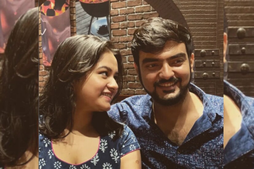 নায়িকার কথায়, ‘‘আমি জানি, চারদিকে নানা ধরনের কথাবার্তা চলছে। কিন্তু আমি বা অর্ণব দু’জনেই নিজেদের ব্যক্তিগত জীবন নিয়ে খুব একটা কথা বলতে চাই না প্রকাশ্যে। এত মাস ধরে চুপ আছি আমরা। স্বেচ্ছায় যতটা করা যায় করেছি। তাই ছবি দেওয়ার সিদ্ধান্ত। এর বেশি কিছু বলতে পারব না।’’