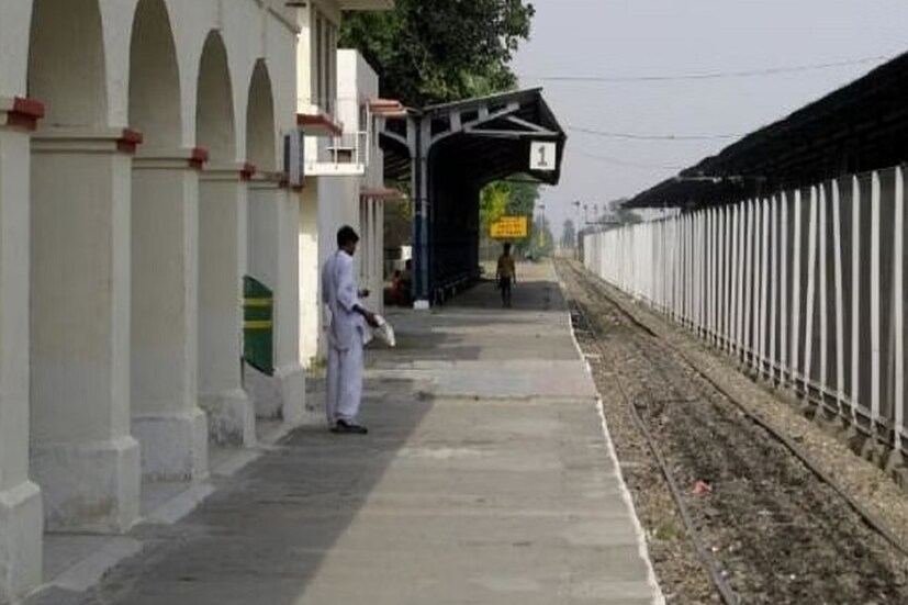 আমরা সকলেই জানি, ভিসা ও পাসপোর্ট দরকার হয় বিদেশে যাওয়ার জন্য। কিন্তু, রেলস্টেশনে যাওয়ার জন্য পাসপোর্ট এবং ভিসার ব্যবহার কখনও শুনেছেন? শুনতে অদ্ভূত মনে হলেও ঠিক এইরকমই এক স্টেশন কিন্তু আমাদের দেশেই রয়েছে!