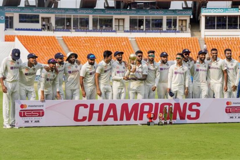 ২০২৩ সাল অর্থাৎ এবার ঘরের মাঠে পরপর দুটি টেস্ট জিতে এগিয়ে গিয়েছিল ভারত। তৃতীয় টেস্ট হারের মুখ দেখতে হয়। তবে চতুর্থ টেস্ট আহমেদাবাদে ড্র হয়। যার ফলে ২-১ ব্যবধানে সিরিজ জেতে ভারত। ফলে পরপর ৪ বার জেতার এই নজির অজিদের স্পর্শ করাটা কঠিন বলেই মনে করছেন ক্রিকেট বিশেষজ্ঞরা।