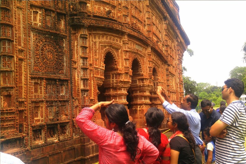 *আজ সারাদিন আকাশ মেঘলা থাকায় সূর্য রশ্মির পরিমাণ কম থাকবে। বিকেল ৫ঃ৫৫ মিনিটে সূর্যাস্ত। পশ্চিম থেকে পূর্বে ৭ কিলোমিটার প্রতি ঘণ্টা বেগে হাওয়া বইবে। বাঁকুড়ার বায়ুতে আর্দ্রতার পরিমাণ আজ একটু বেশিই। বায়ু আজ মাঝারি মানের দূষিত। বাঁকুড়ার এআইআর ইনডেক্স ১৩৬। ফাইল ছবি। 