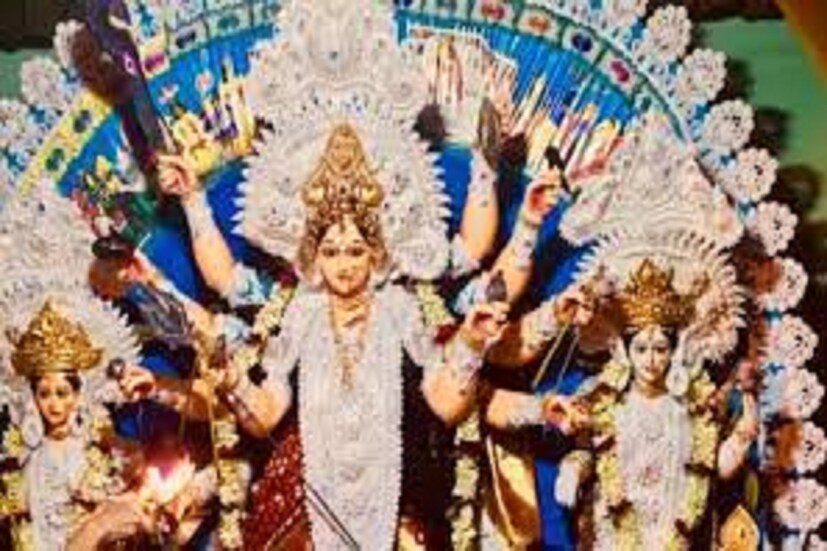 নবরাত্রির আগে কলসি প্রতিষ্ঠিত করে মা দুর্গার পুজো করা হয় ৷ এখানেই শেষ নয় নবরাত্রিতে ৯ দিনের জন্য বিভিন্ন জায়গায় মাঙ্গলিক অনুষ্ঠান বা মেলা হয়ে থাকে ৷ প্রতীকী ছবি ৷ 