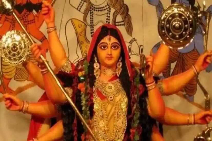 এই কারণেই মাকে এই রং দিয়ে সাজানো উচিৎ ৷ বাস্তু শাস্ত্রমতে এই রংগুলি জীবনে এক দারুণ প্রভাব নিয়ে আসে ৷ প্রতীকী ছবি ৷ 