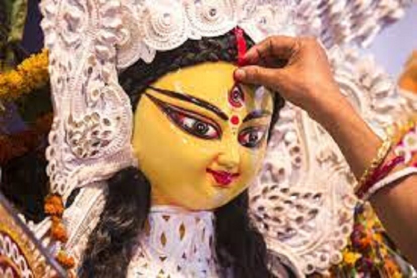 অখণ্ড জ্যোতি স্থাপিত করতে হয় আগ্নেয় কোণে ৷ শাস্ত্রমতে ঈশাণ কোণে মাকে প্রতিষ্ঠিত করতে হয় যাতে সারা বাড়িতে ইতিবাচক প্রভাব লক্ষ্য করা যায় ৷ প্রতীকী ছবি ৷ 