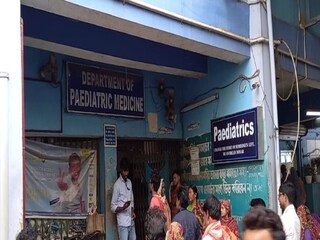 বর্ধমান মেডিক্যালে বাড়ছে অসুস্থ শিশুদের ভিড়৷ 
