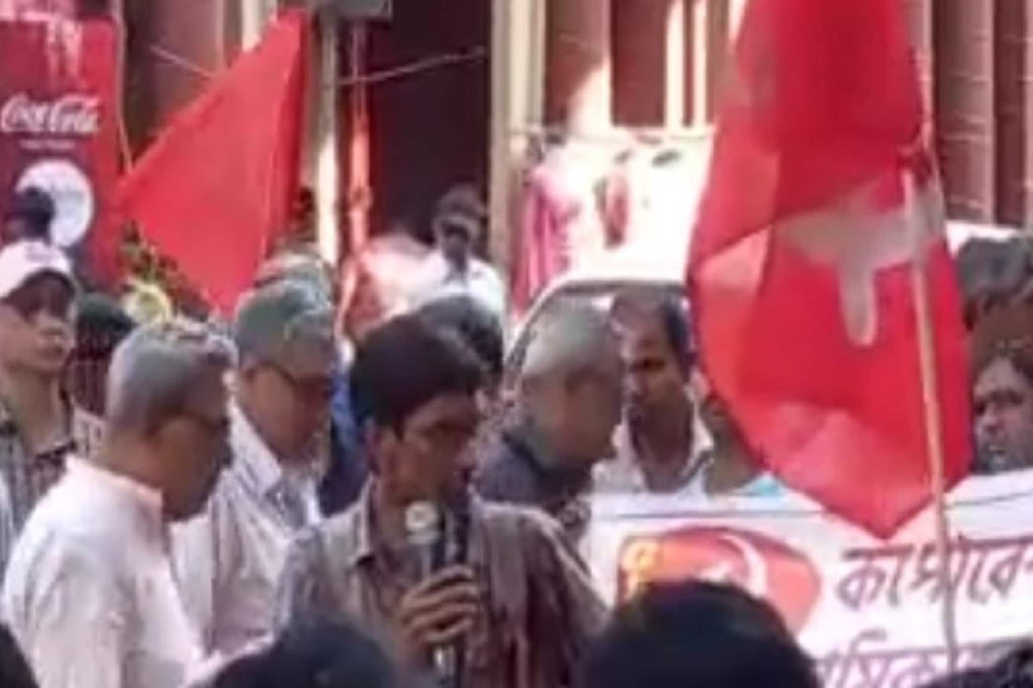 অস্থায়ী কর্মীদের দাবি নিয়ে কলকাতা পুরসভা অভিযান করলো সিটু