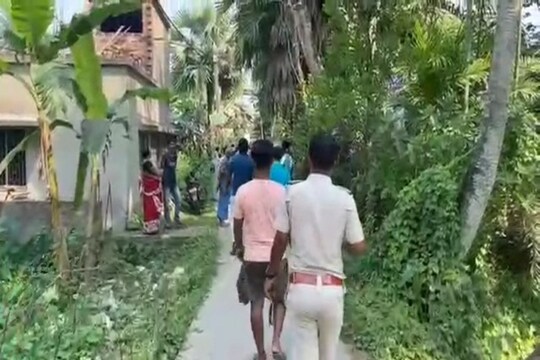 নেশাগ্রস্ত অবস্থায় এলাকায় গুন্ডামি
