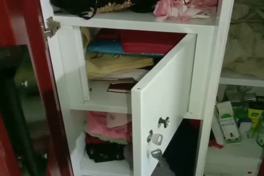 সুযোগ বুঝে বাড়ি ফাঁকা করে দিল চোর