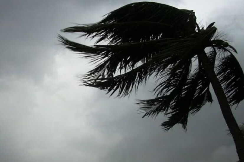 আলিপুর আবহাওয়া দফতর জানাচ্ছে, আগামী সপ্তাহেই বাংলার আকাশ কাঁপাবে ঝড় ও বজ্রবিদ্যুৎ-সহ বৃষ্টি। ভিজতে পারে মূলত কলকাতা-সহ গাঙ্গেয় দক্ষিণবঙ্গের জেলাগুলি। সোমবার থেকে উত্তরবঙ্গের পার্বত্য এলাকাতেও বৃষ্টির সম্ভাবনা রয়েছে।