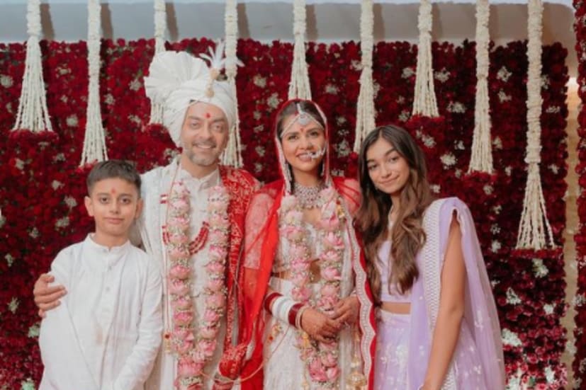 অন্যদিকে নিখিলের আগের পক্ষের স্ত্রীর সঙ্গে তাঁর দু’টি মেয়ে। এক জনের বয়স ১৩৷ অন্যজন ৮ বছরের। দলজিৎ এক সাক্ষাৎকারে জানান, ছেলে জেয়ডন খুব তাড়াতাড়ি নিখিলকে বাবা হিসেবে মেনে নিয়েছেন। মায়ের বিয়ের আগে থেকেই নিখিলকে তিনি পছন্দ করেন।