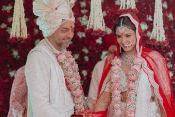 প্রথম স্বামীর মারে শয্যাশায়ী, সেই দলজিৎ ছেলে, সৎ-মেয়ের সামনে ফের বিয়ের পিঁড়িতে!