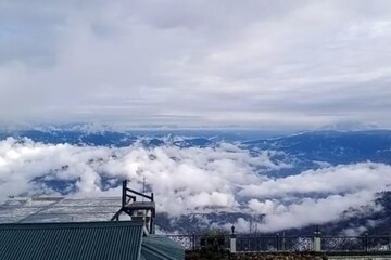 ঝড়-বৃষ্টির পর কনকনে শীতের কামড় পাহাড়ে, দার্জিলিংয়ের এই রূপ আপনি কখনও দেখেছেন কি ঝড়-বৃষ্টির পর কনকনে শীতের কামড় পাহাড়ে, দার্জিলিংয়ের এই রূপ আপনি কখনও দেখেছেন কি