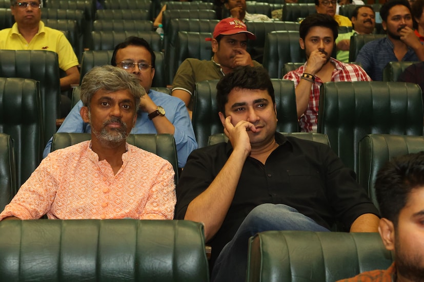 অমৃতা চট্টোপাধ্যায়, জিৎসুন্দর চক্রবর্তী, যুধাজিত সরকার, ঋদ্ধীষ চৌধুরি, কোরক সামন্ত, অভিজিৎ সেনগুপ্ত, অরূপ জায়গিরদার, মহম্মদ করিম, অগ্নিভ বন্দ্যোপাধ্যায় প্রমুখ অভিনীত ‘বারাণসী জংশন’ না দেখলেই নয় ৷