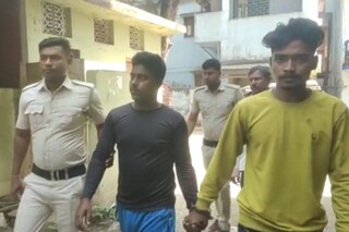 ধৃতদের তোলা হচ্ছে আদালতে 