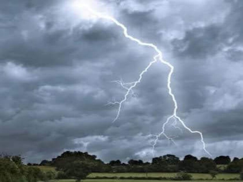 দিঘা: বৃষ্টির কারণে আবার কমল তাপমাত্রা। রবিবার দুপুরের পর দিঘা সহ পূর্ব মেদিনীপুর জেলার সর্বত্রই বৃষ্টি হয়েছে। বৃষ্টির কারণে ২৭ মার্চ সোমবার সপ্তাহের কাজের শুরুর দিন সর্বনিম্ন তাপমাত্রা স্বাভাবিকের থেকে ১ ডিগ্রি কম। দিঘা: বৃষ্টির কারণে আবার কমল তাপমাত্রা। রবিবার দুপুরের পর দিঘা সহ পূর্ব মেদিনীপুর জেলার সর্বত্রই বৃষ্টি হয়েছে। বৃষ্টির কারণে ২৭ মার্চ সোমবার সপ্তাহের কাজের শুরুর দিন সর্বনিম্ন তাপমাত্রা স্বাভাবিকের থেকে ১ ডিগ্রি কম।